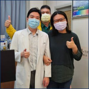 陳冠博院長與老師的白內障術後合照