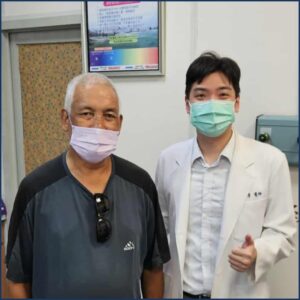 屏東白內障術友與陳醫師的合照