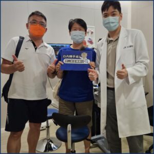 陳醫師與岡山白內障患者合照