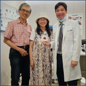 北高雄白內障見證：岡山院區術後與陳冠博醫師合照。