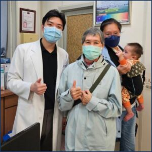 陳主任與眼科患者的照