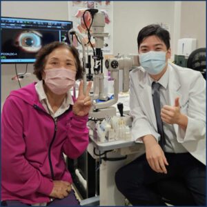 陳冠博院長與滿意的岡山眼科白內障病患合照