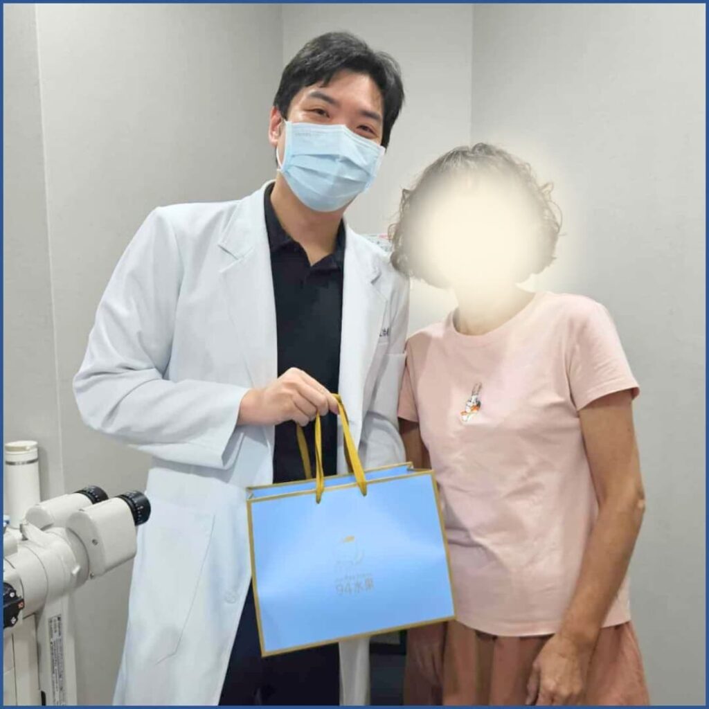高雄眼科專科陳冠博醫師與微創白內障術友紀念照