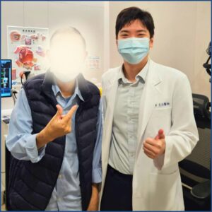 高雄眼科專科陳冠博醫師與微創白內障術友紀念照