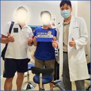 高雄眼科專科陳冠博醫師與微創白內障術友紀念照