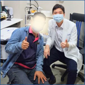 高雄眼科專科陳冠博醫師與微創白內障術友紀念照