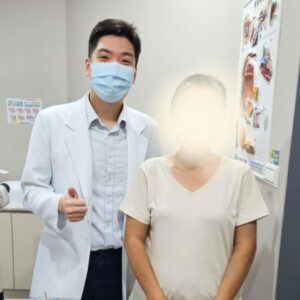 高雄眼科專科陳冠博醫師與微創白內障術友紀念照