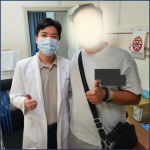 屏東眼科專科陳冠博醫師與微創白內障術友紀念照