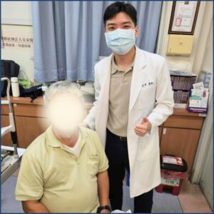 屏東眼科專科陳冠博醫師與微創白內障術友紀念照
