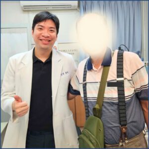 屏東眼科專科陳冠博醫師與微創白內障術友紀念照
