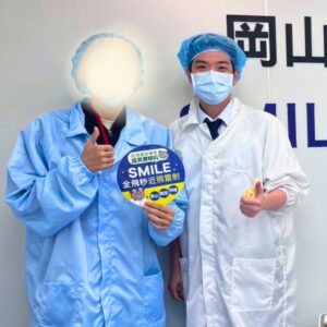 高雄眼科專科陳冠博醫師與近視雷射術友溫馨合照
