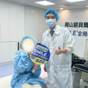高雄眼科專科陳冠博醫師與近視雷射術友溫馨合照