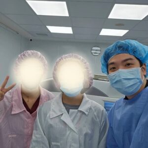 高雄眼科專科陳冠博醫師與近視雷射術友溫馨合照