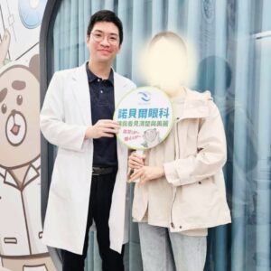 高雄眼科專科陳冠博醫師與近視雷射術友溫馨合照