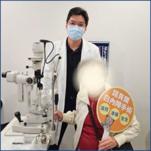 台南眼科專科陳冠博醫師與微創白內障術友紀念照