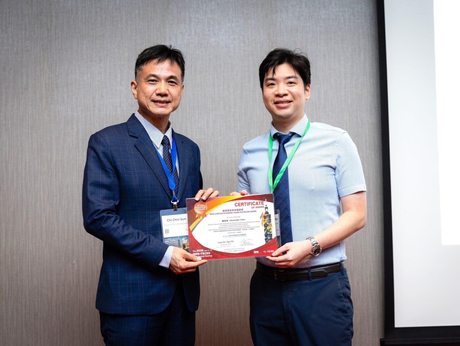 Dr. Chen received most outstanding ophthalmologist award